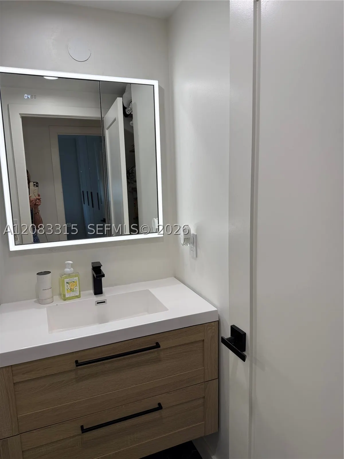 10185 E Collins Ave #822