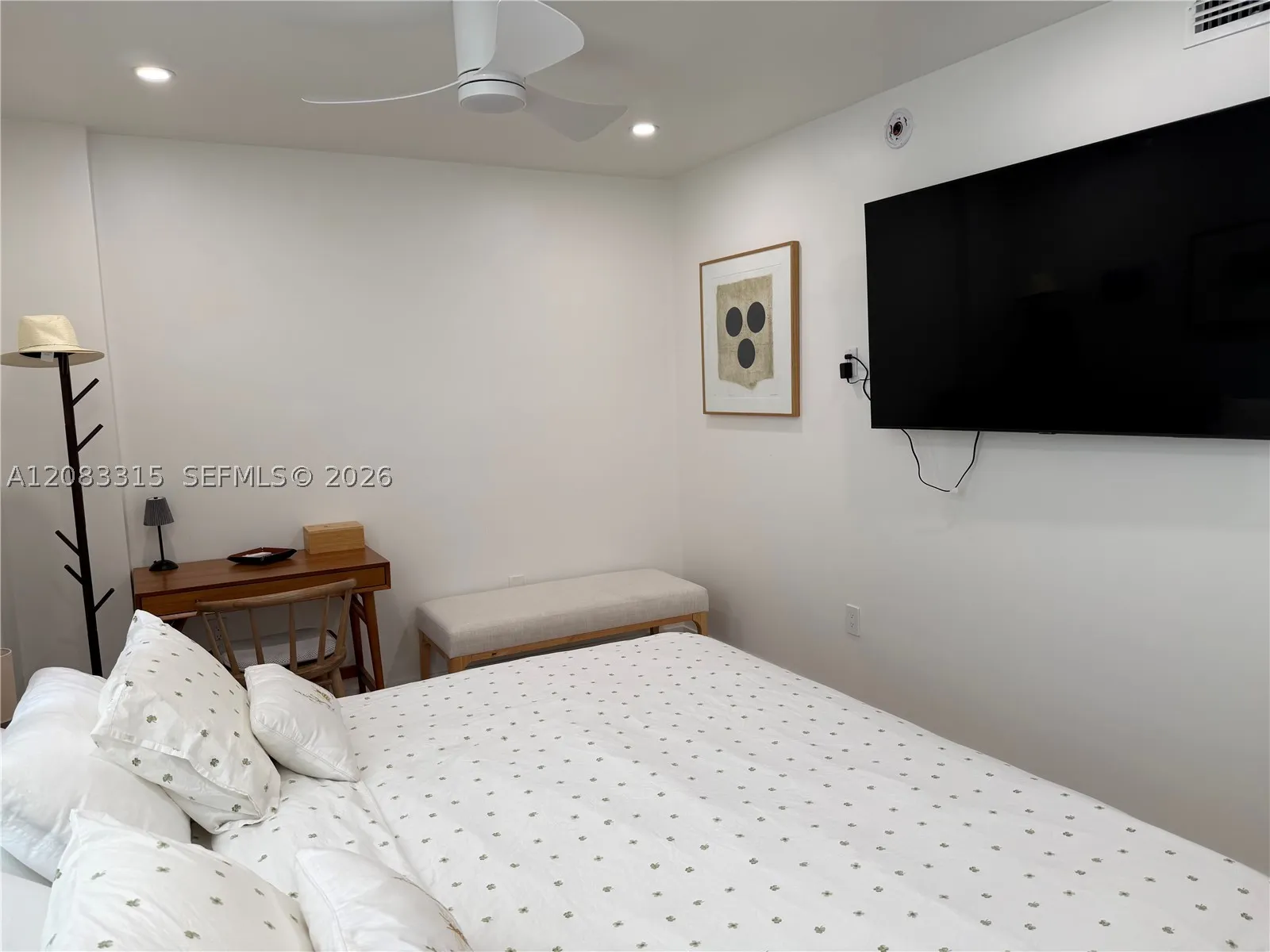10185 E Collins Ave #822