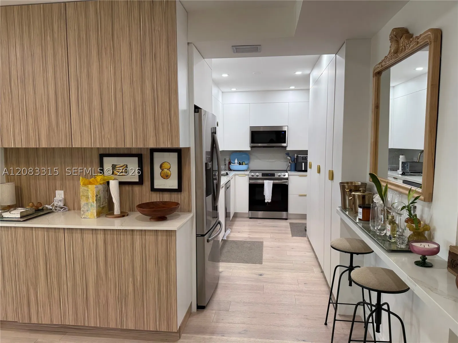 10185 E Collins Ave #822