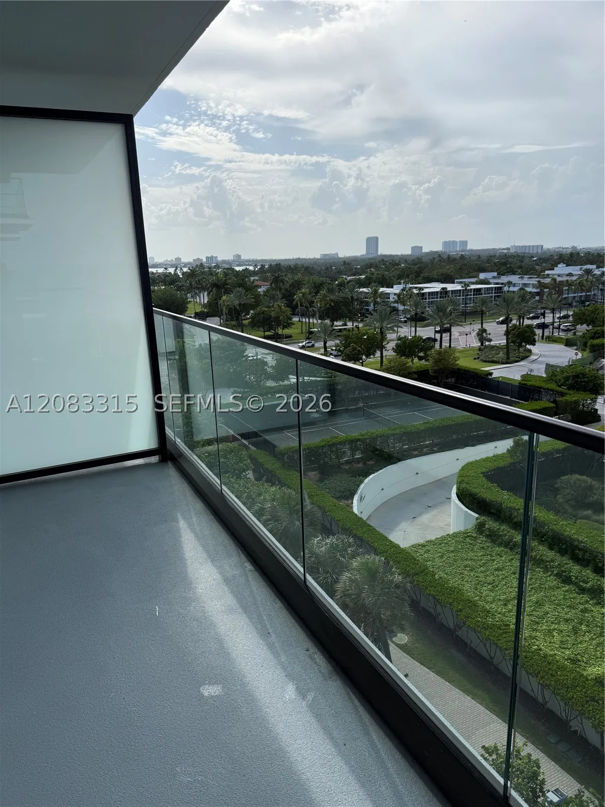 10185 E Collins Ave #822