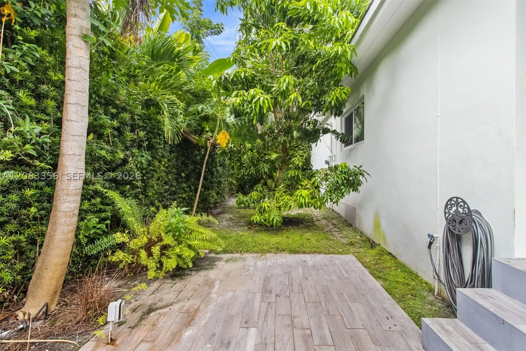 615 Santurce Ave