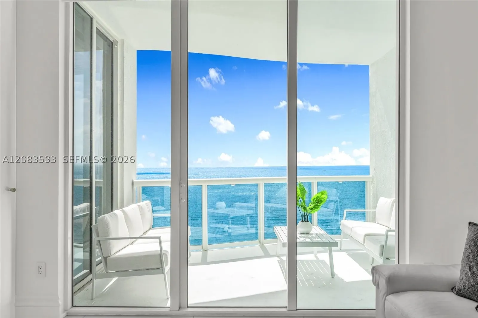 15901 Collins Ave #1606