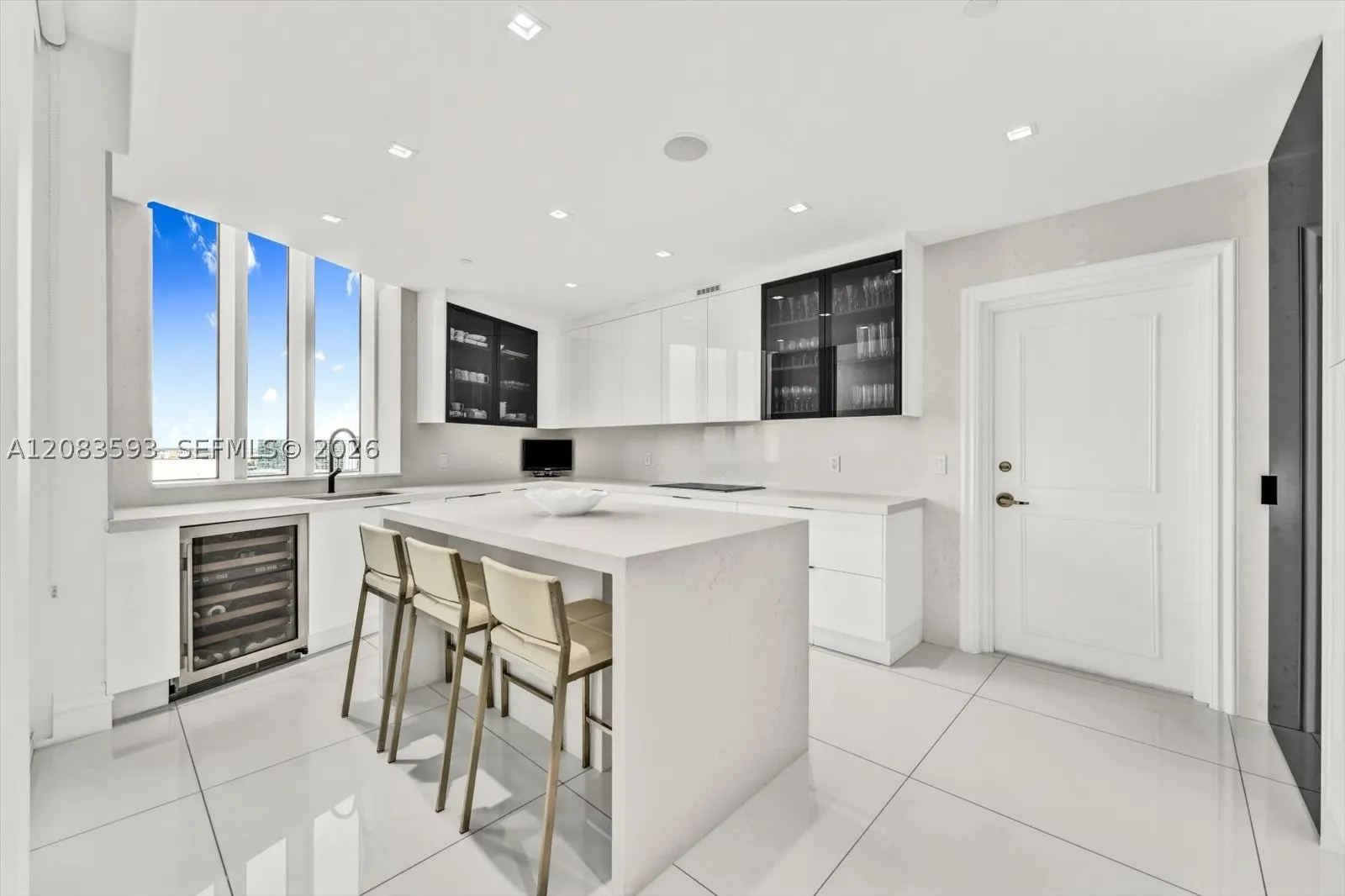 15901 Collins Ave #1606