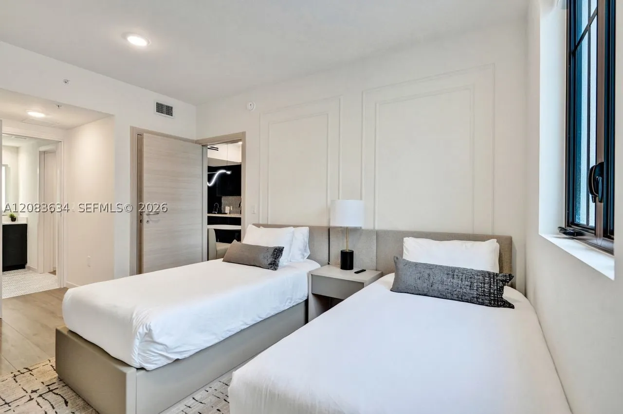 4220 LAGUNA ST #403