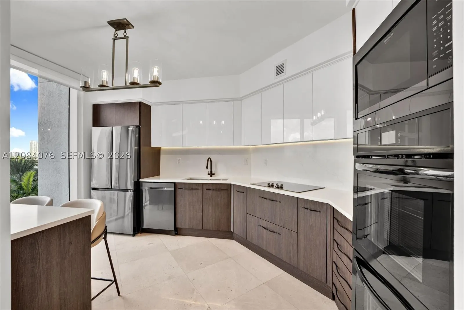 18911 Collins Ave #606