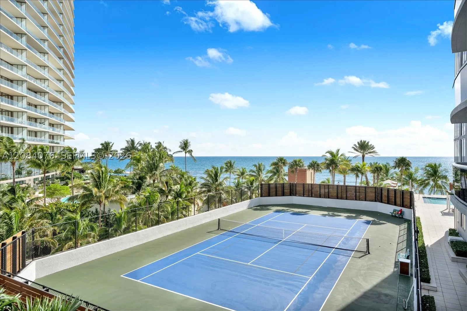 18911 Collins Ave #606