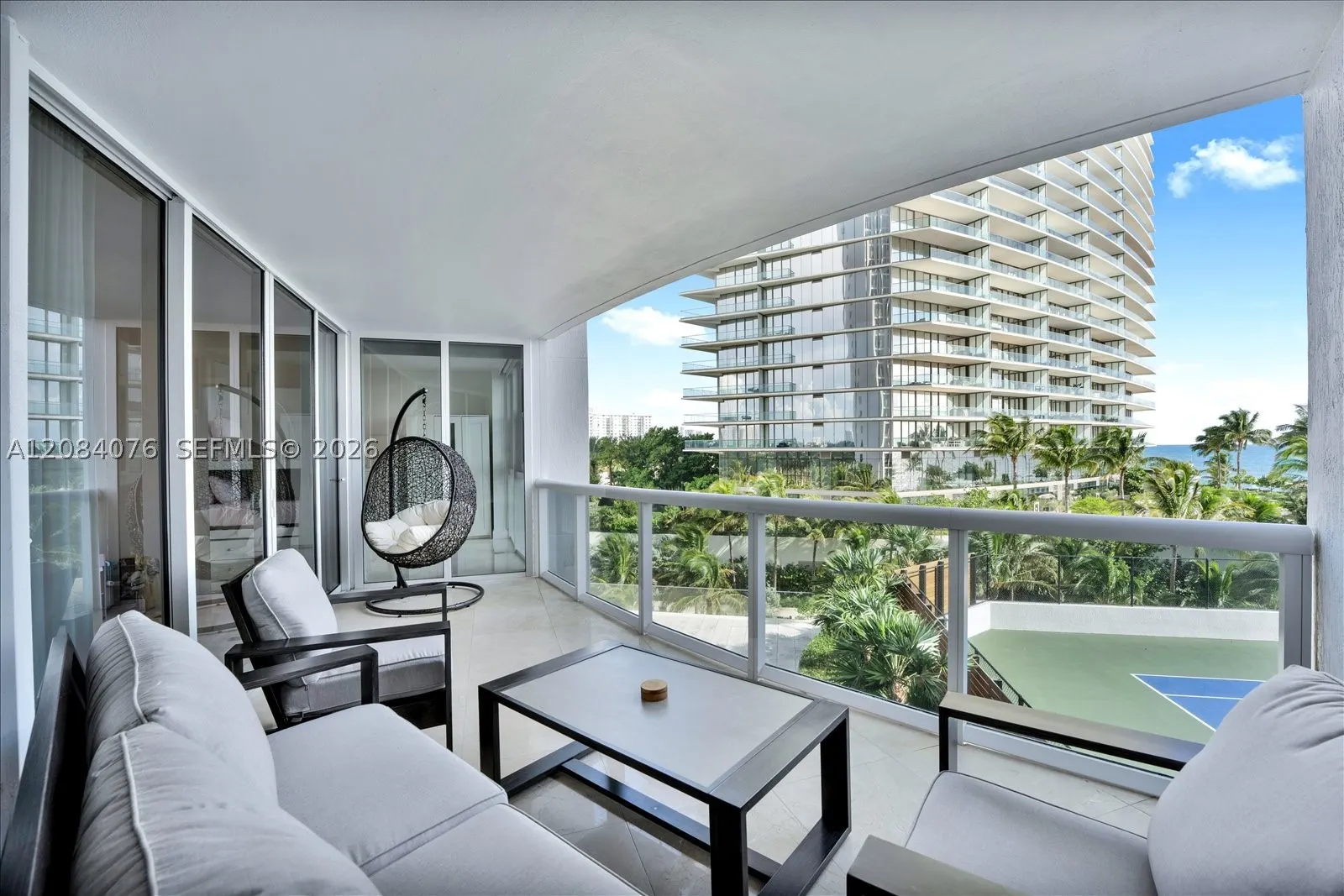 18911 Collins Ave #606