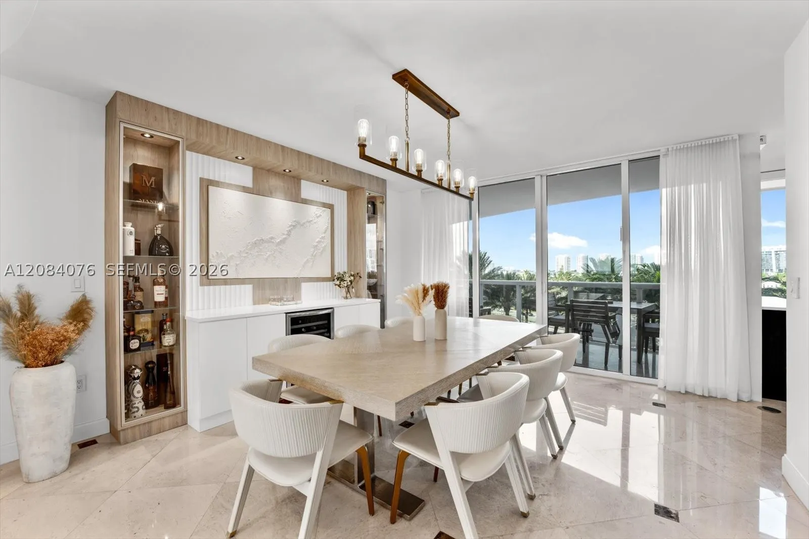 18911 Collins Ave #606