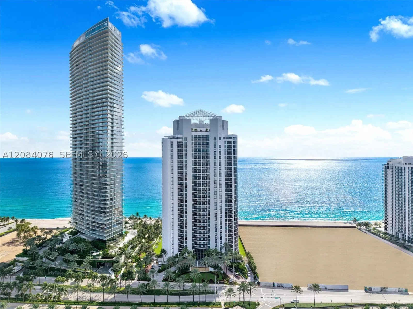 18911 Collins Ave #606