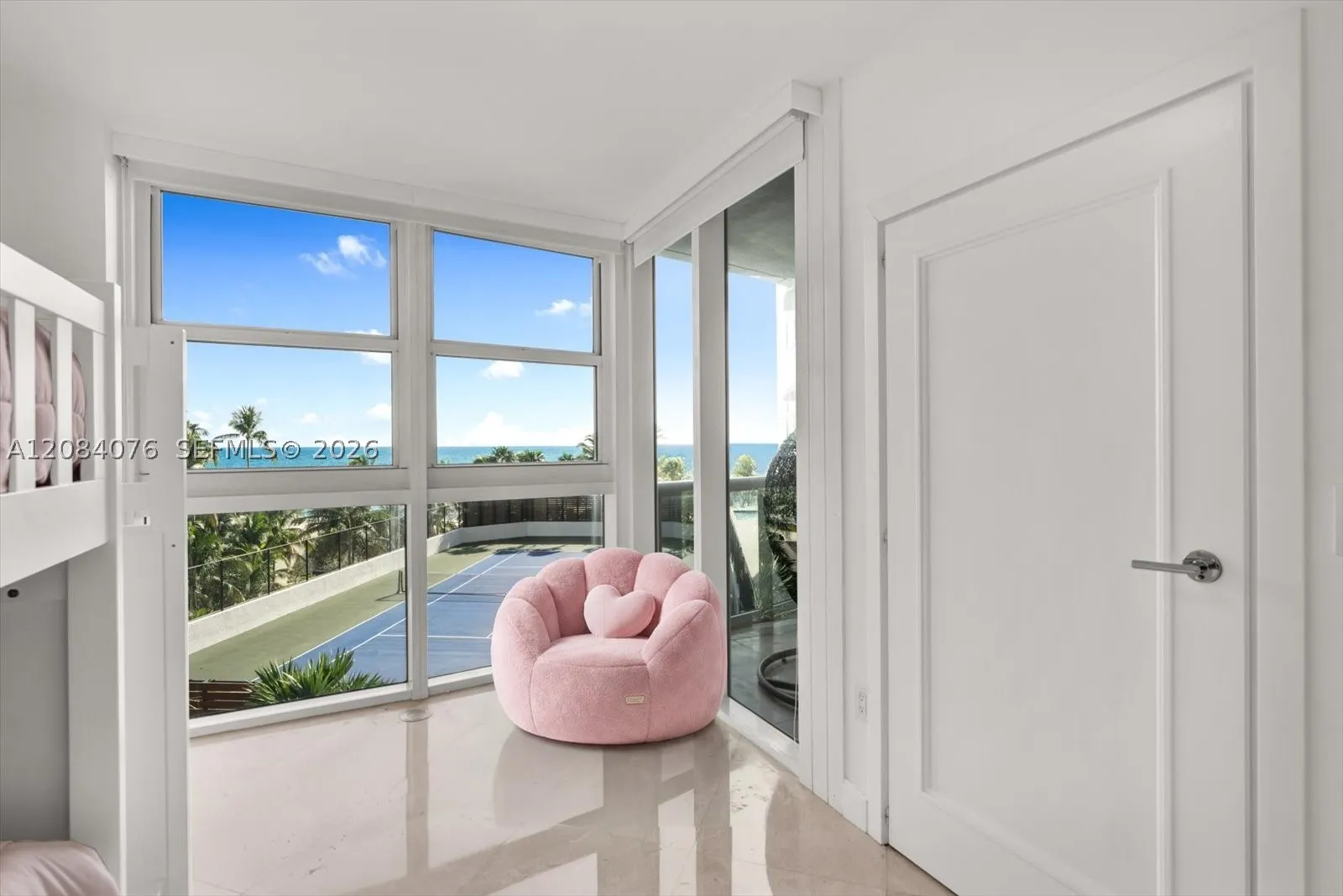 18911 Collins Ave #606