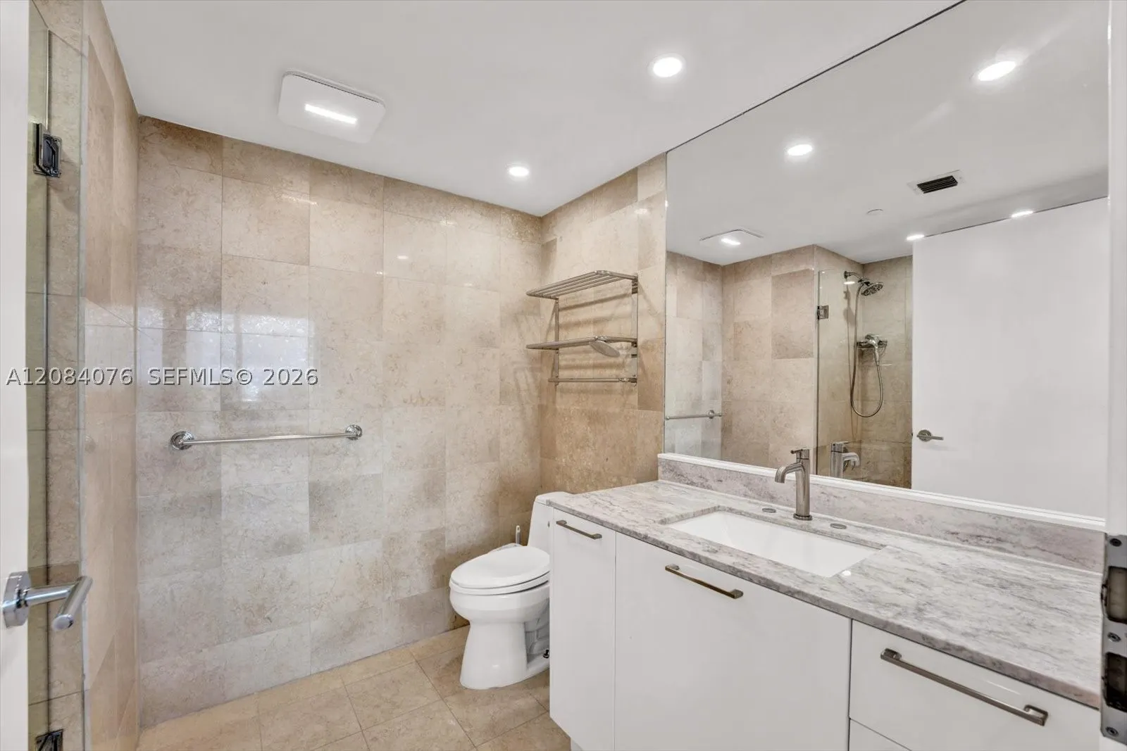 18911 Collins Ave #606