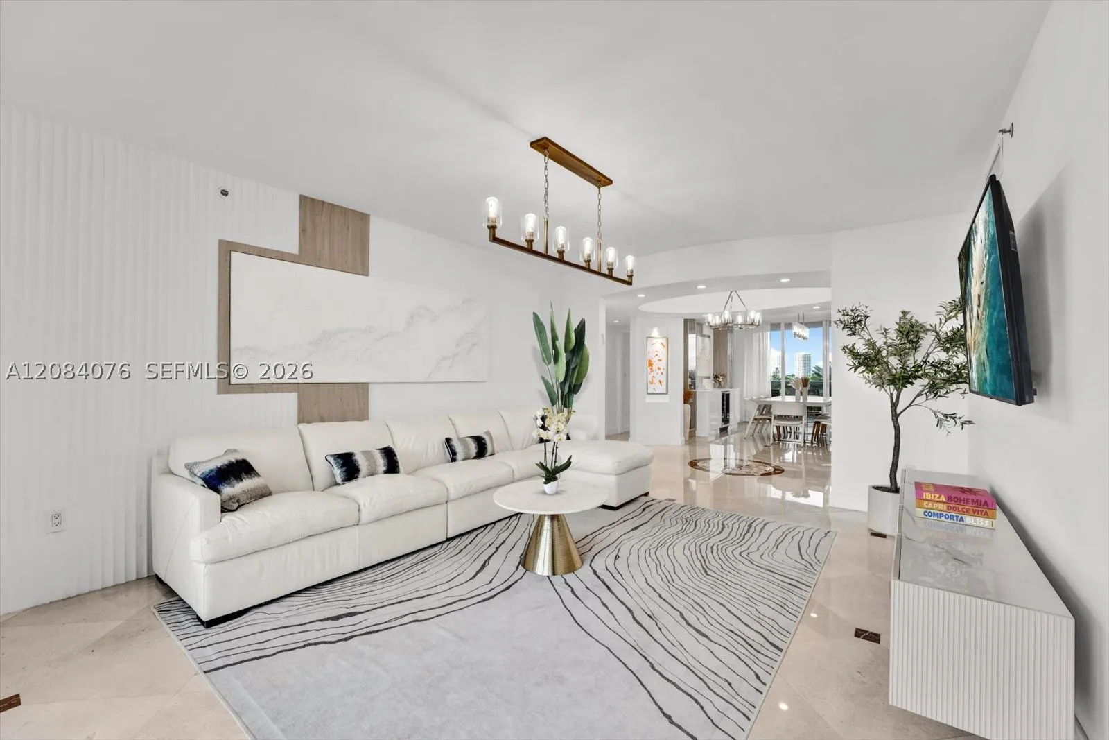 18911 Collins Ave #606