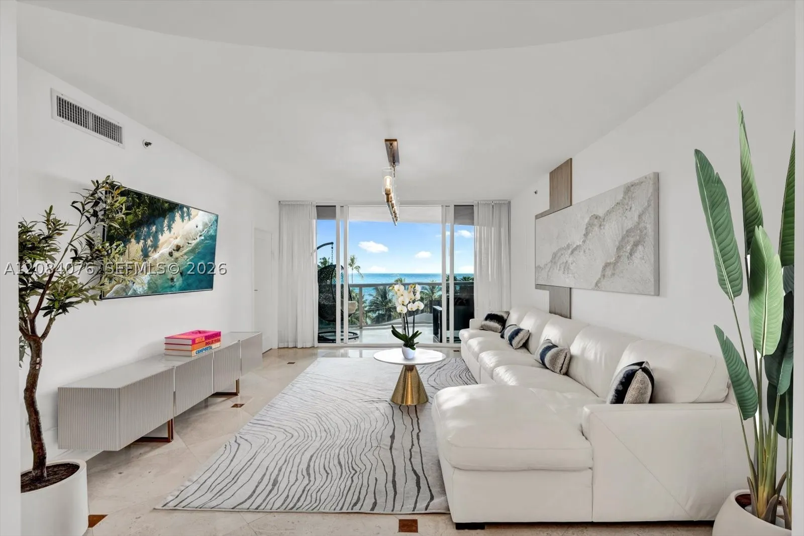 18911 Collins Ave #606