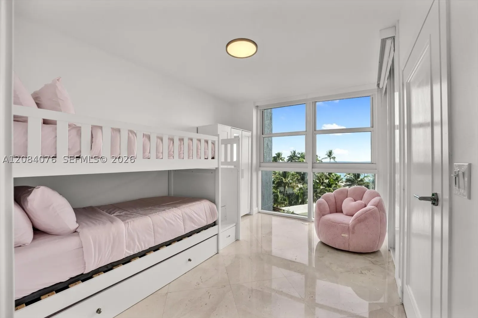 18911 Collins Ave #606