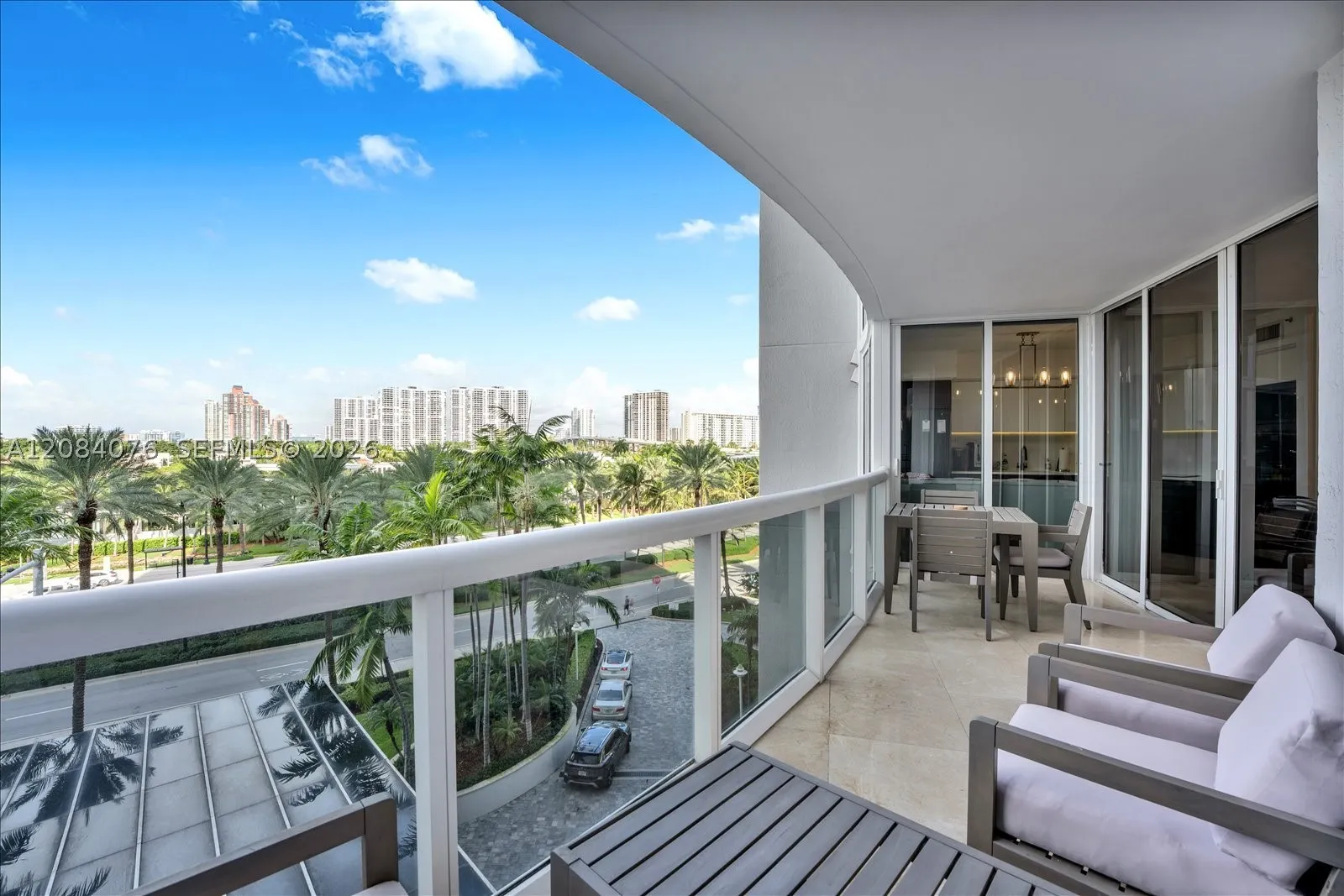 18911 Collins Ave #606