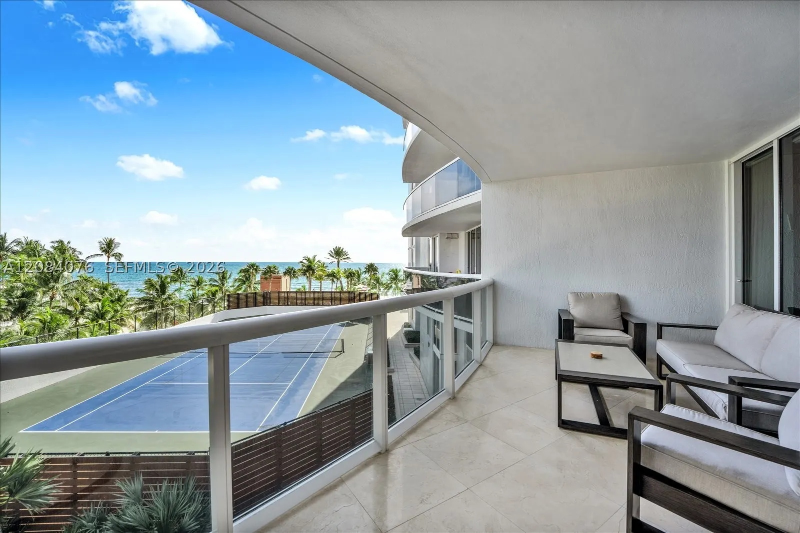 18911 Collins Ave #606