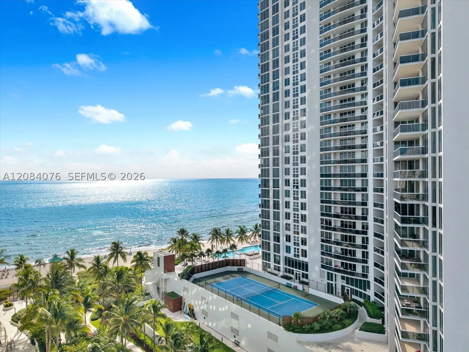 18911 Collins Ave #606