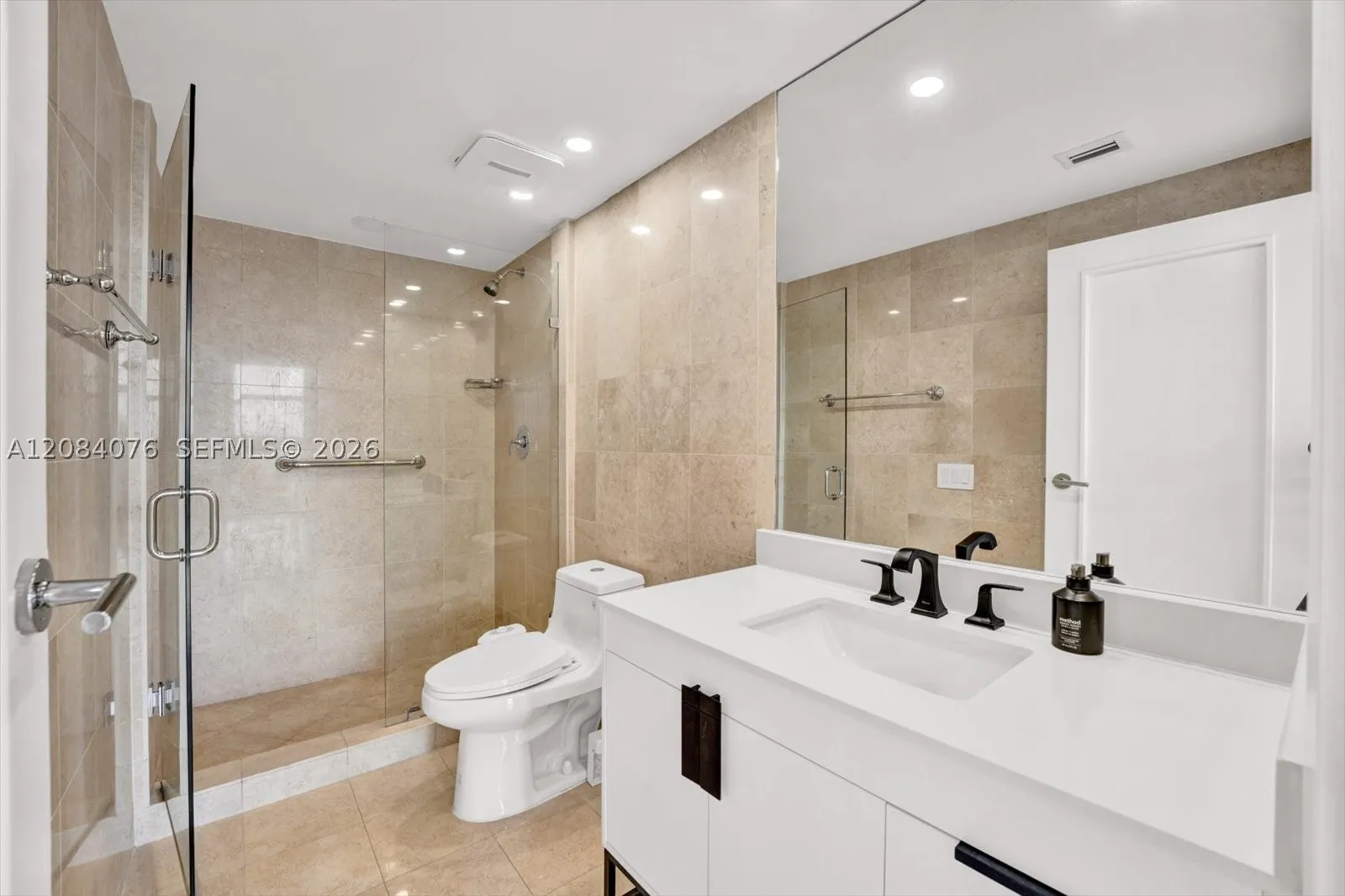18911 Collins Ave #606