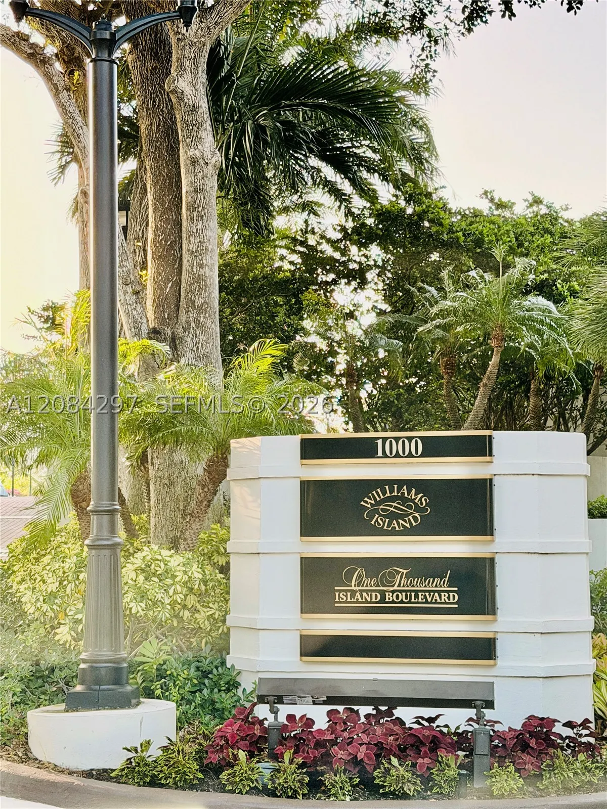 1000 W Island Blvd #1911