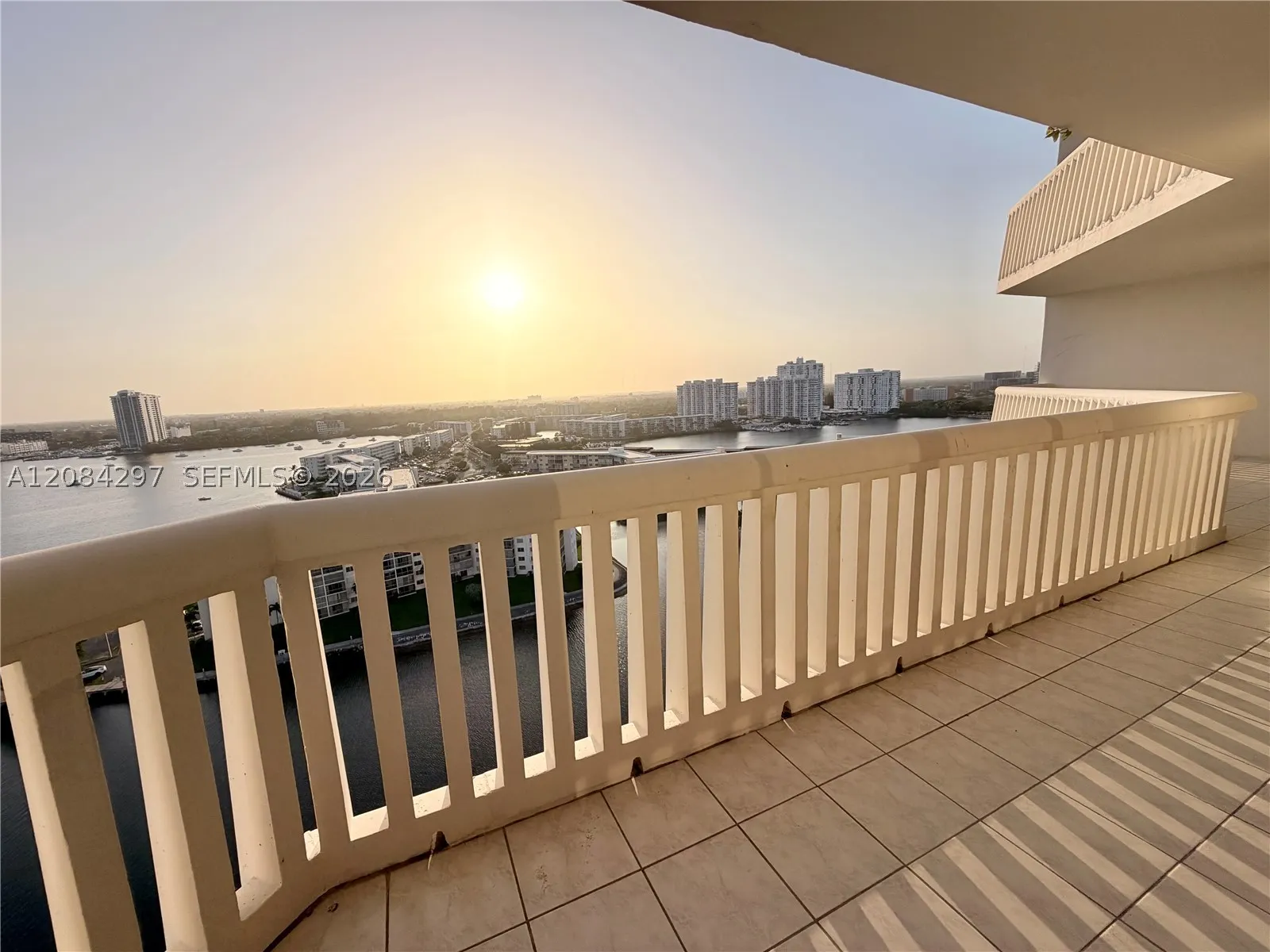 1000 W Island Blvd #1911