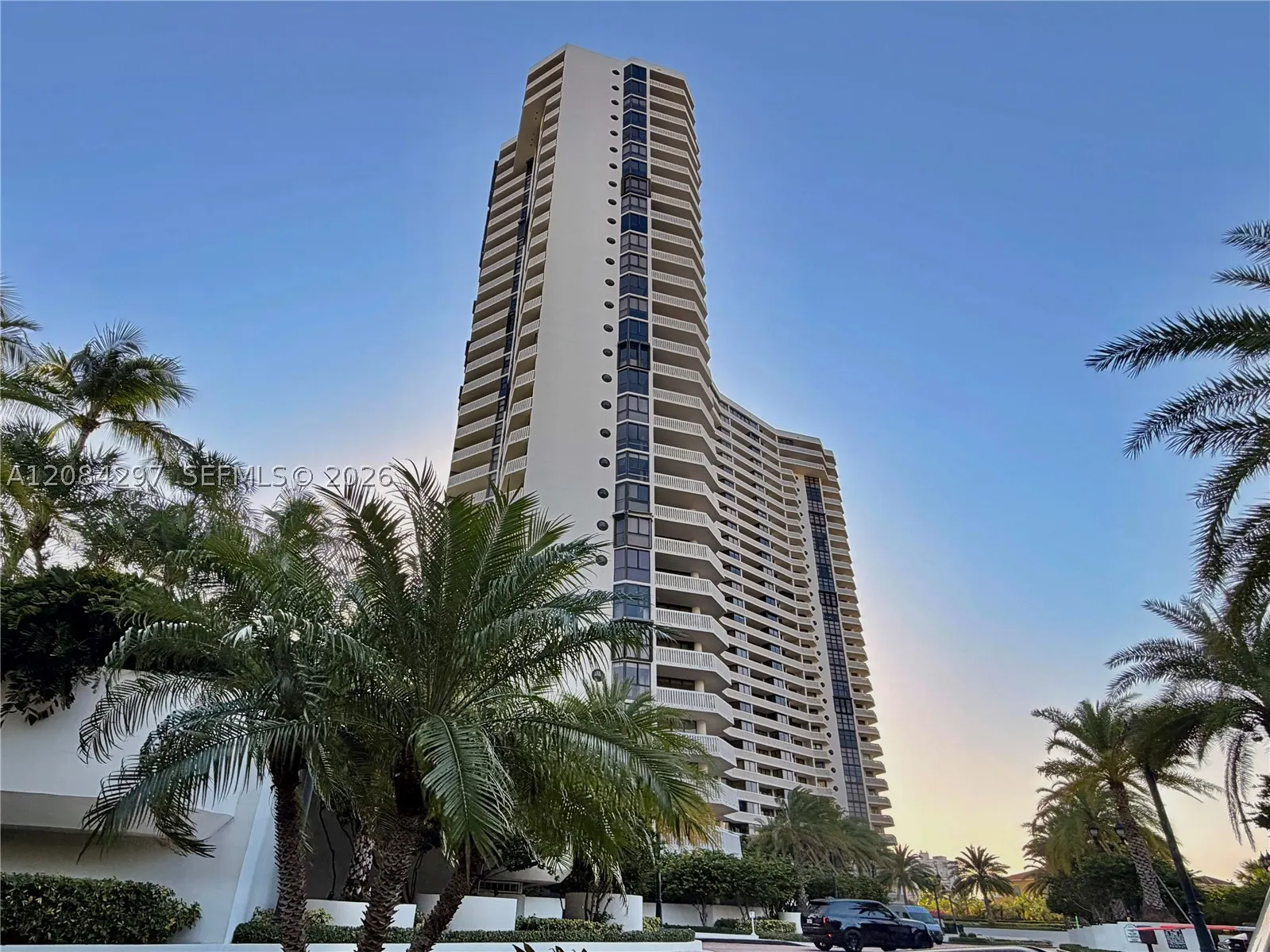 1000 W Island Blvd #1911