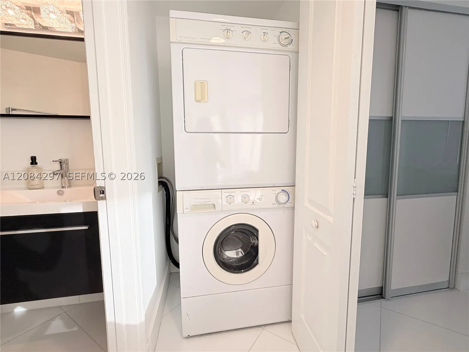 1000 W Island Blvd #1911