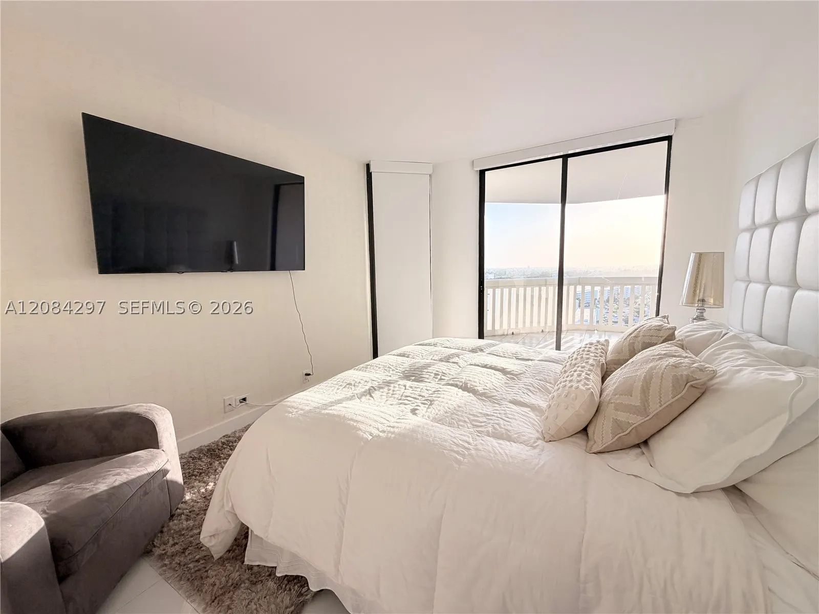 1000 W Island Blvd #1911