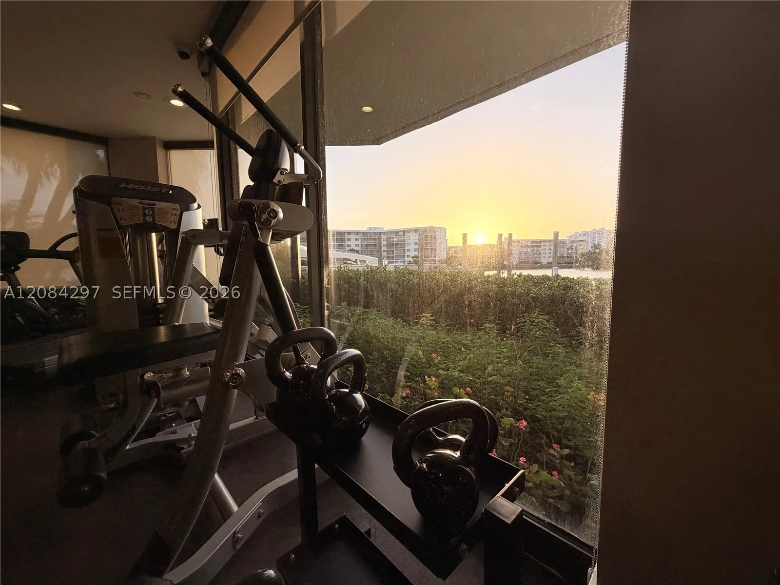 1000 W Island Blvd #1911