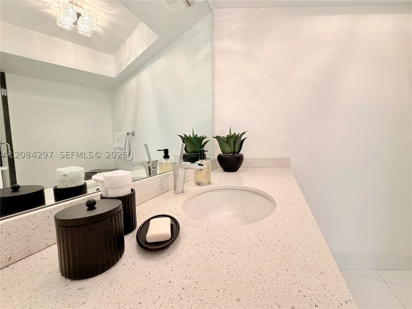 1000 W Island Blvd #1911