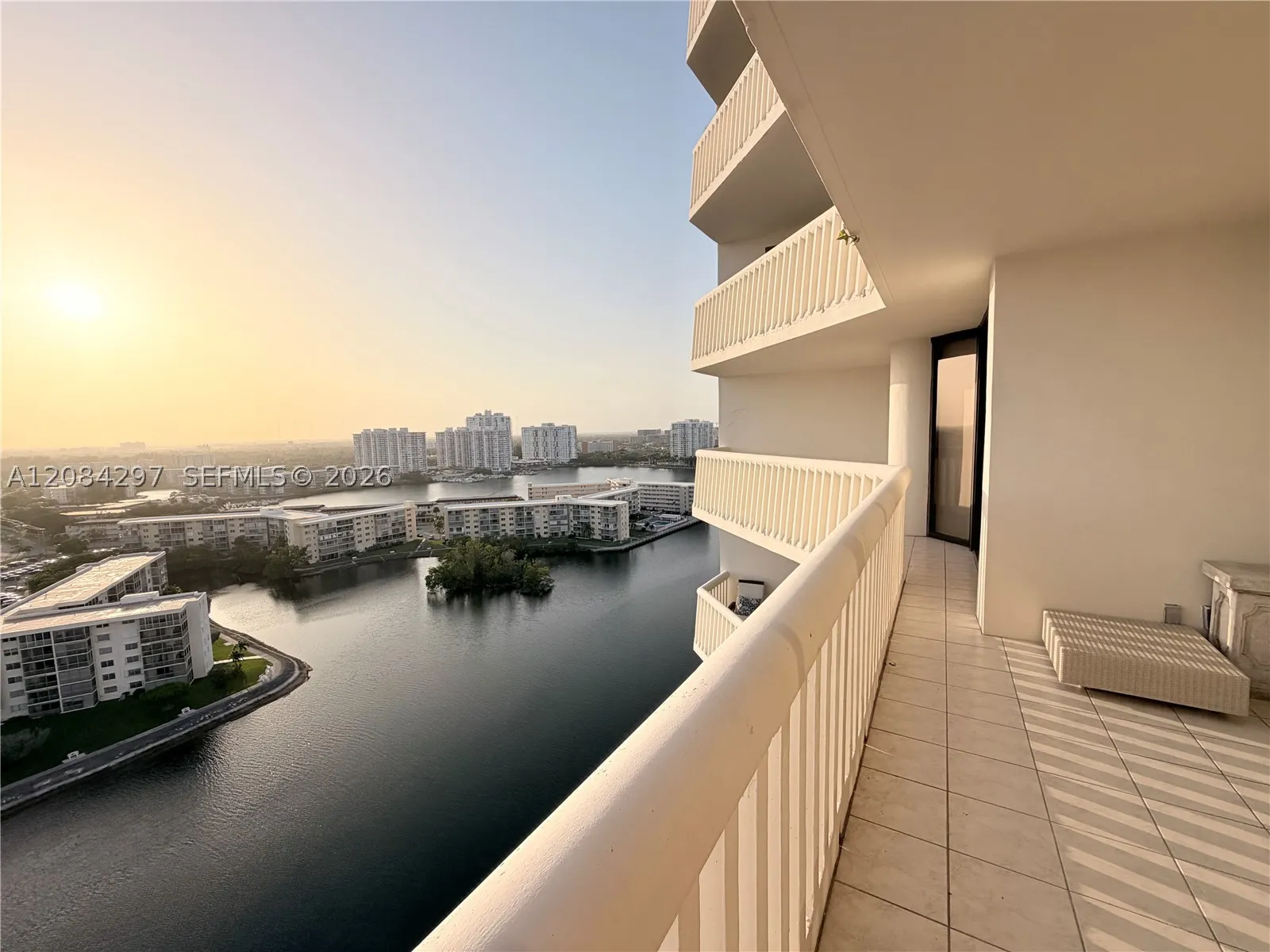1000 W Island Blvd #1911