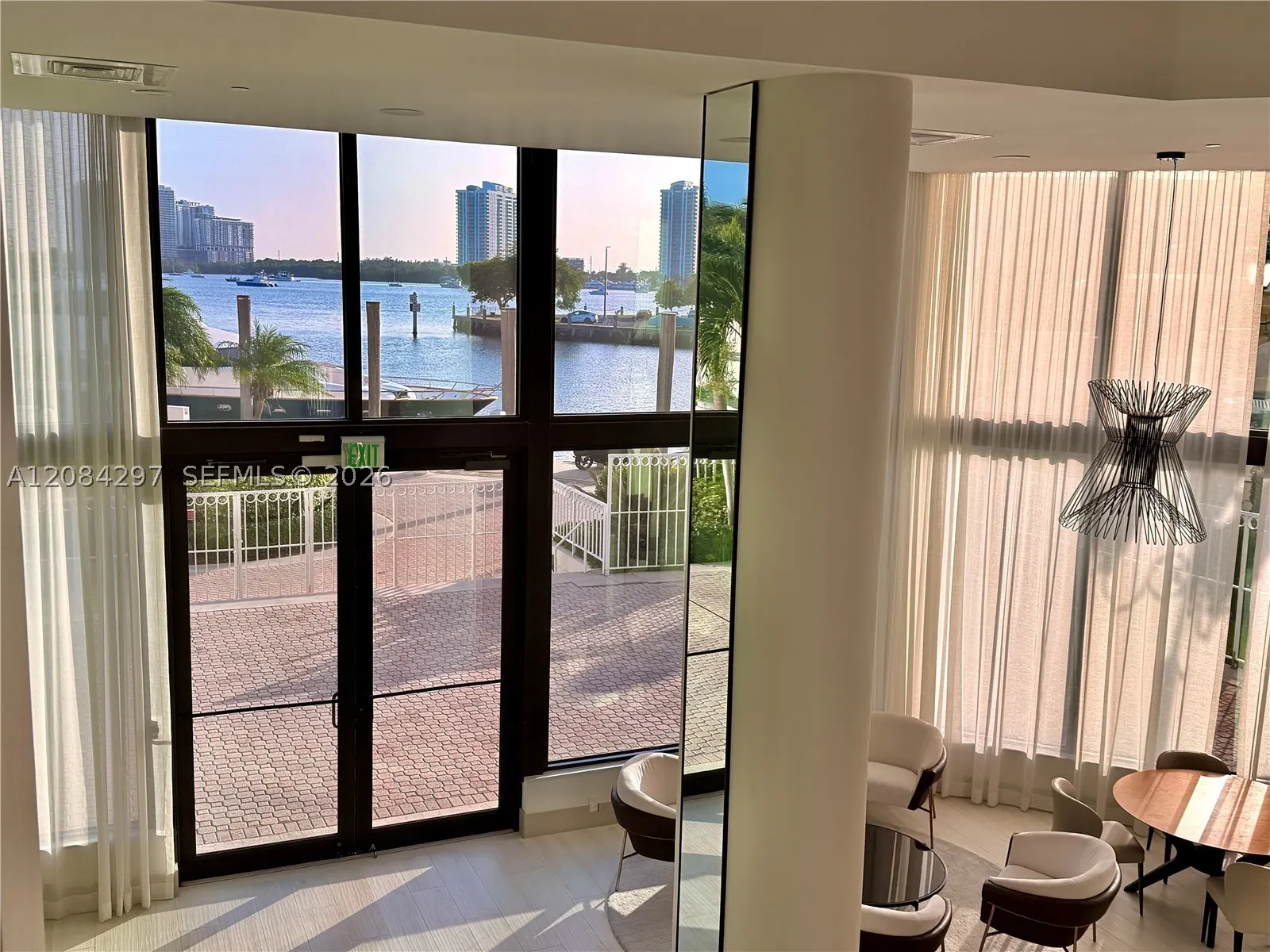 1000 W Island Blvd #1911