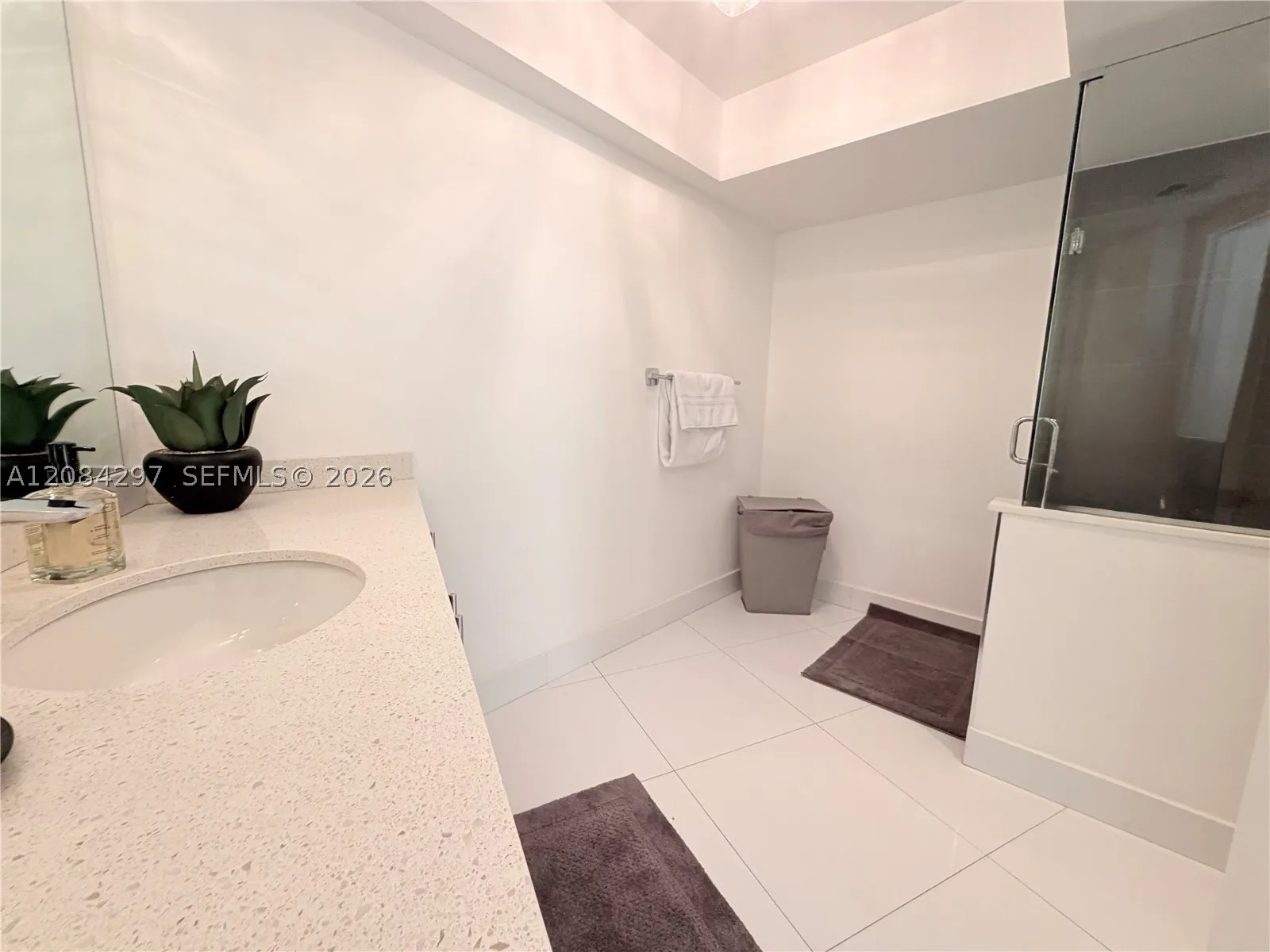 1000 W Island Blvd #1911