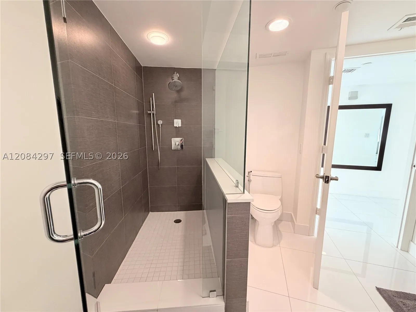 1000 W Island Blvd #1911