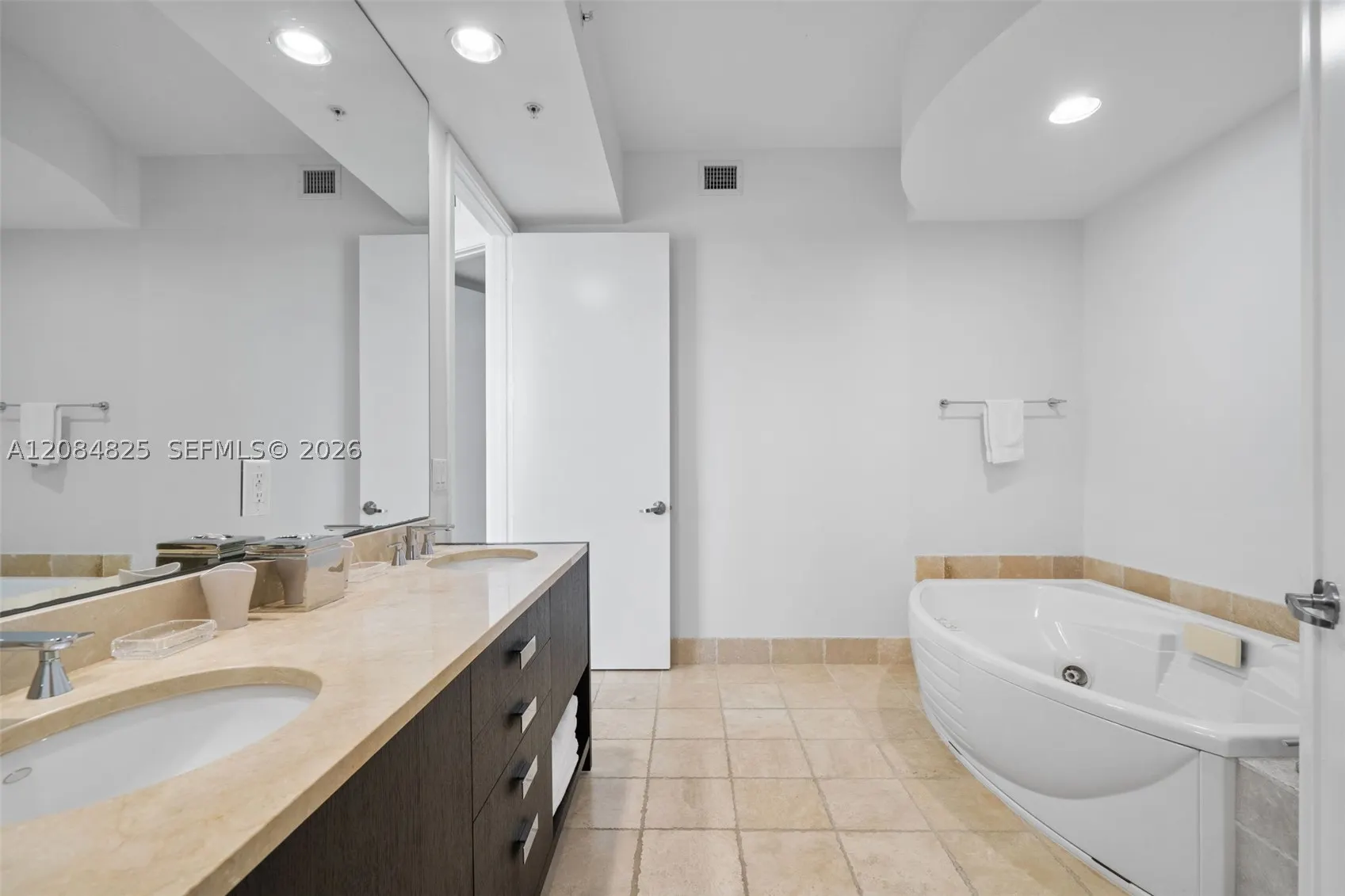 18201 Collins Ave #4709
