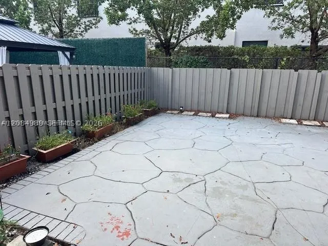 685 NE 206th Ter