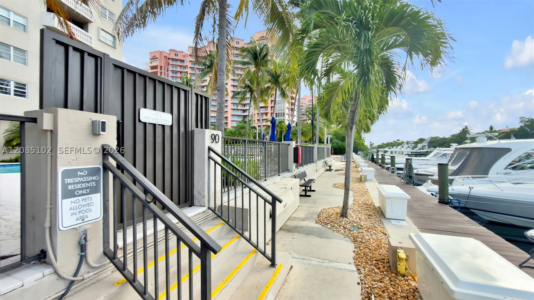 90 Edgewater Dr #PH10