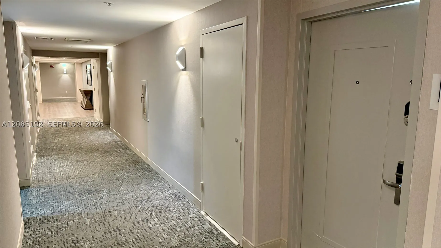 17375 Collins Ave #804