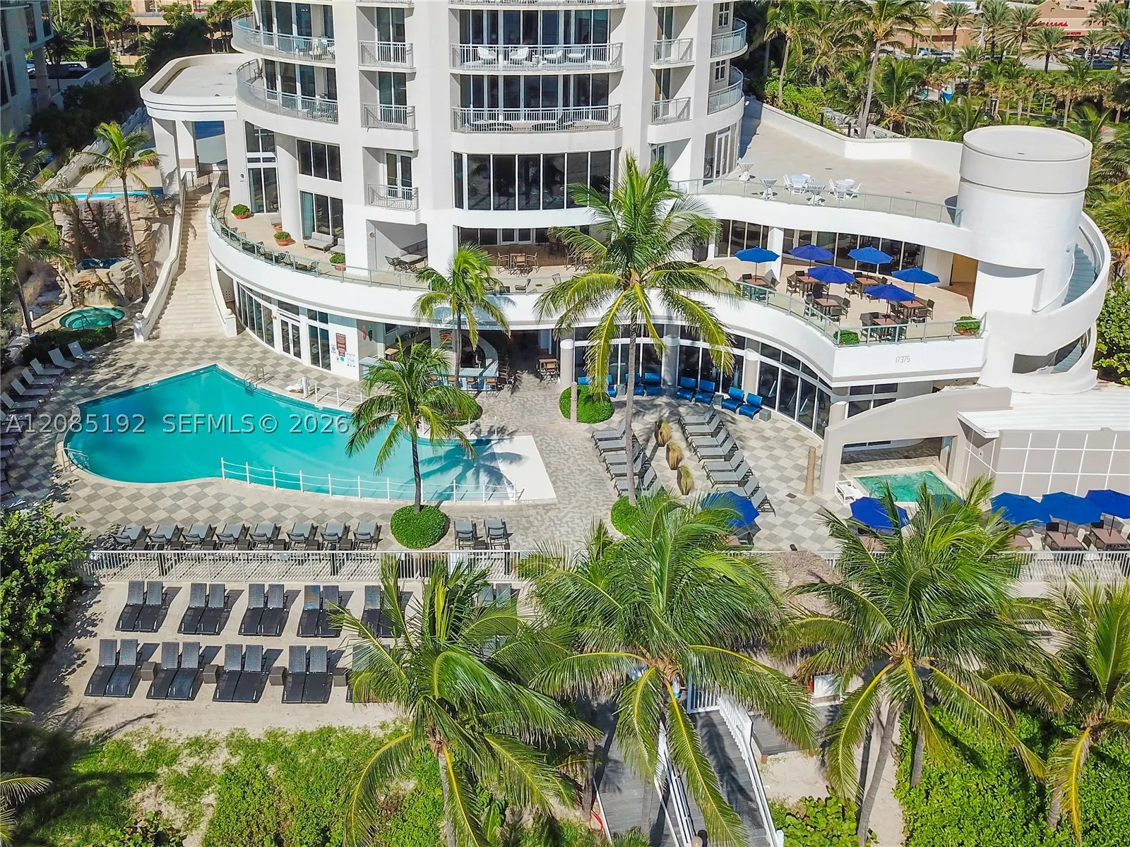 17375 Collins Ave #804