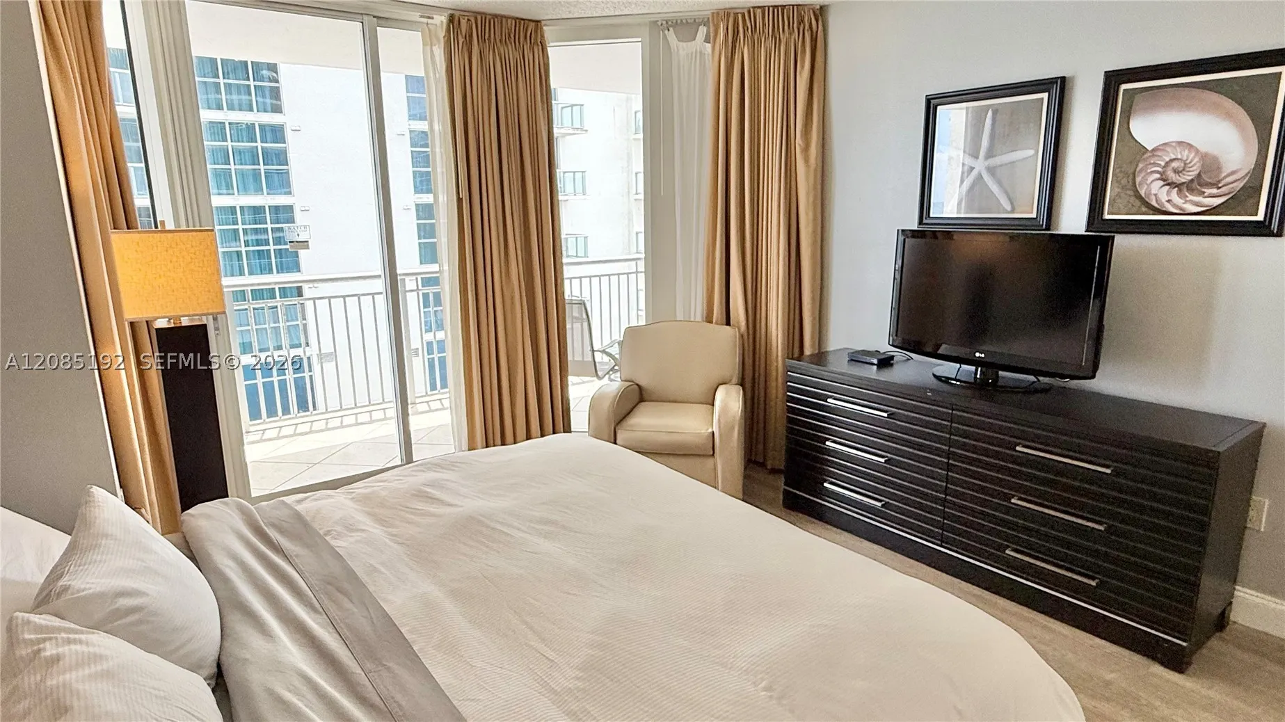 17375 Collins Ave #804