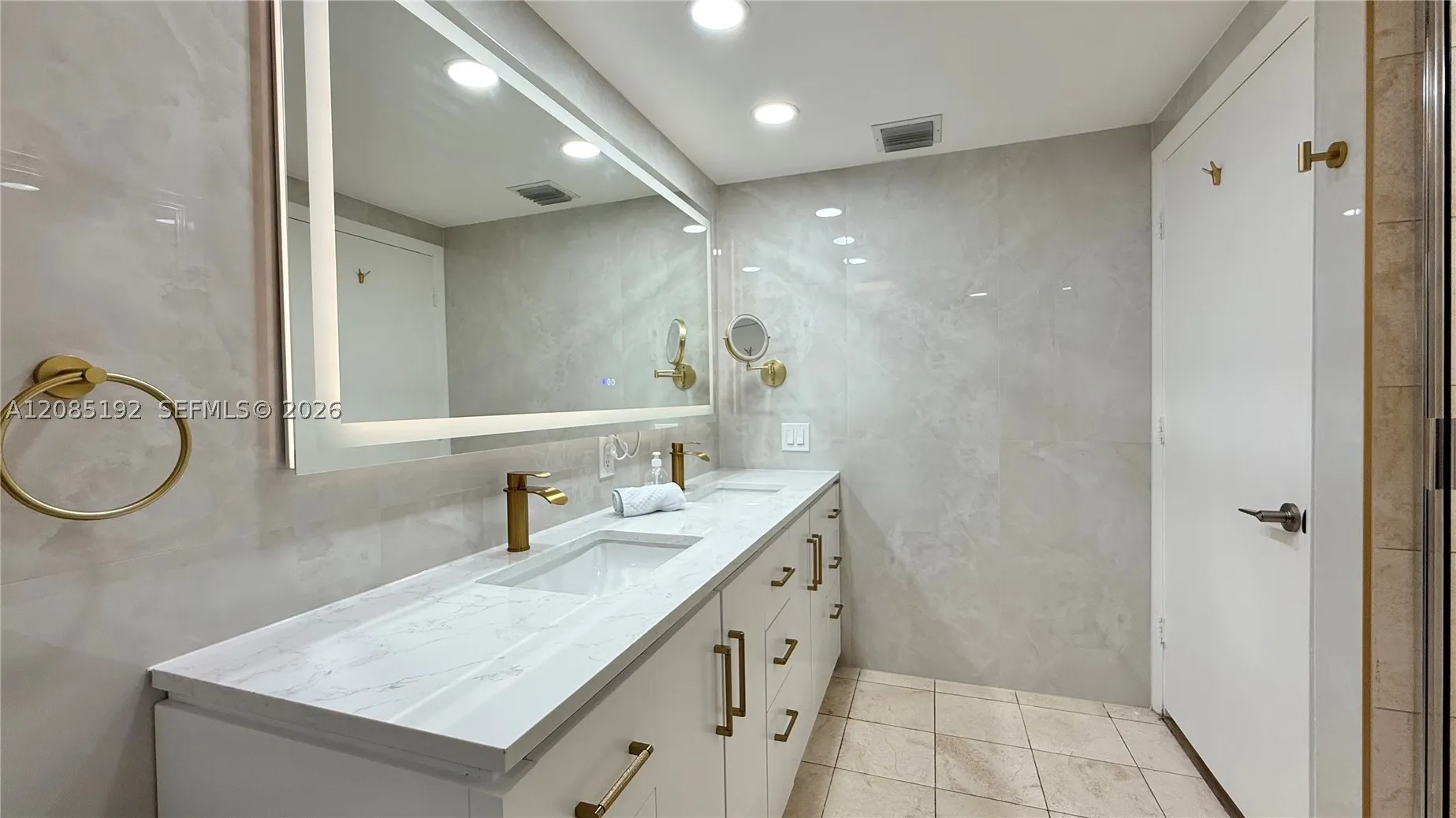 17375 Collins Ave #804