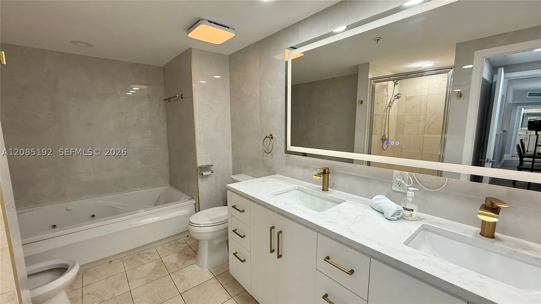 17375 Collins Ave #804