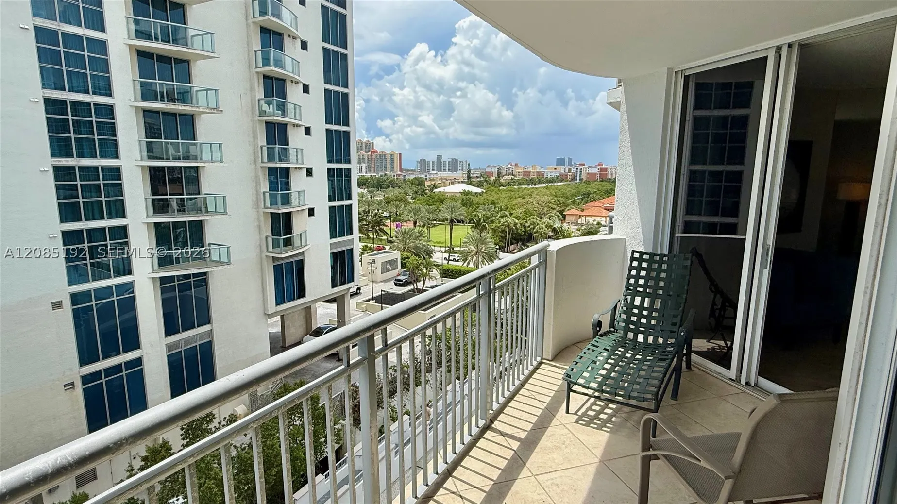 17375 Collins Ave #804