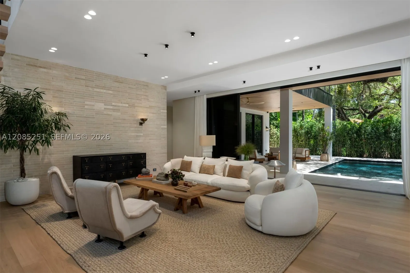 418 Castania Ave