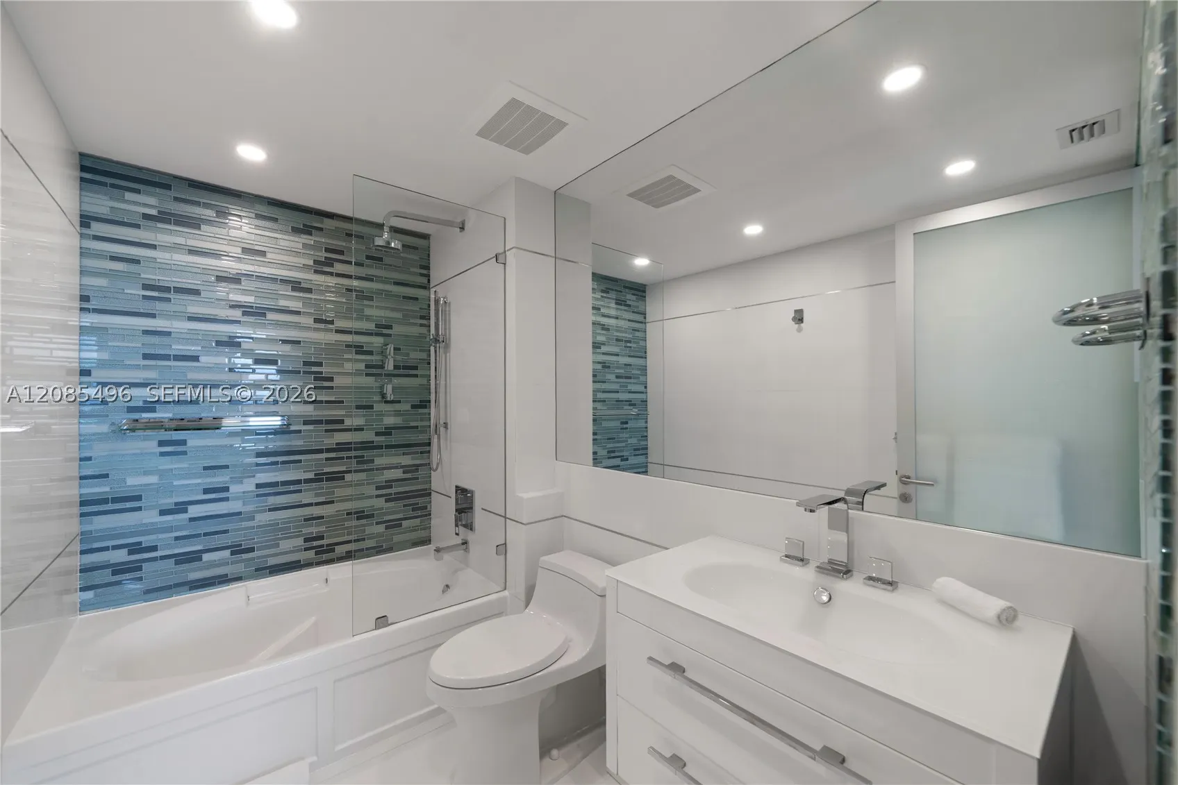 17875 Collins Ave #3406