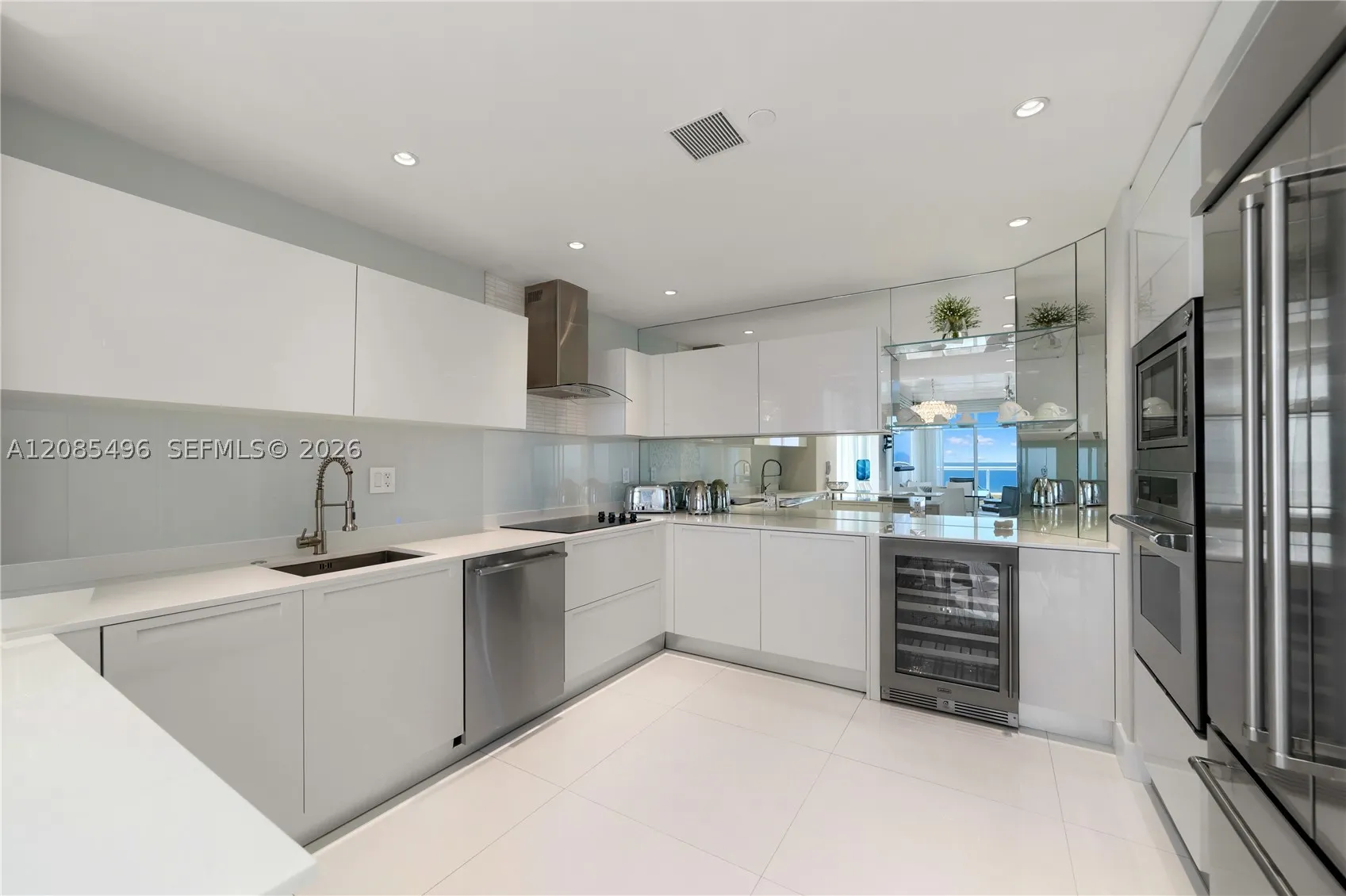 17875 Collins Ave #3406