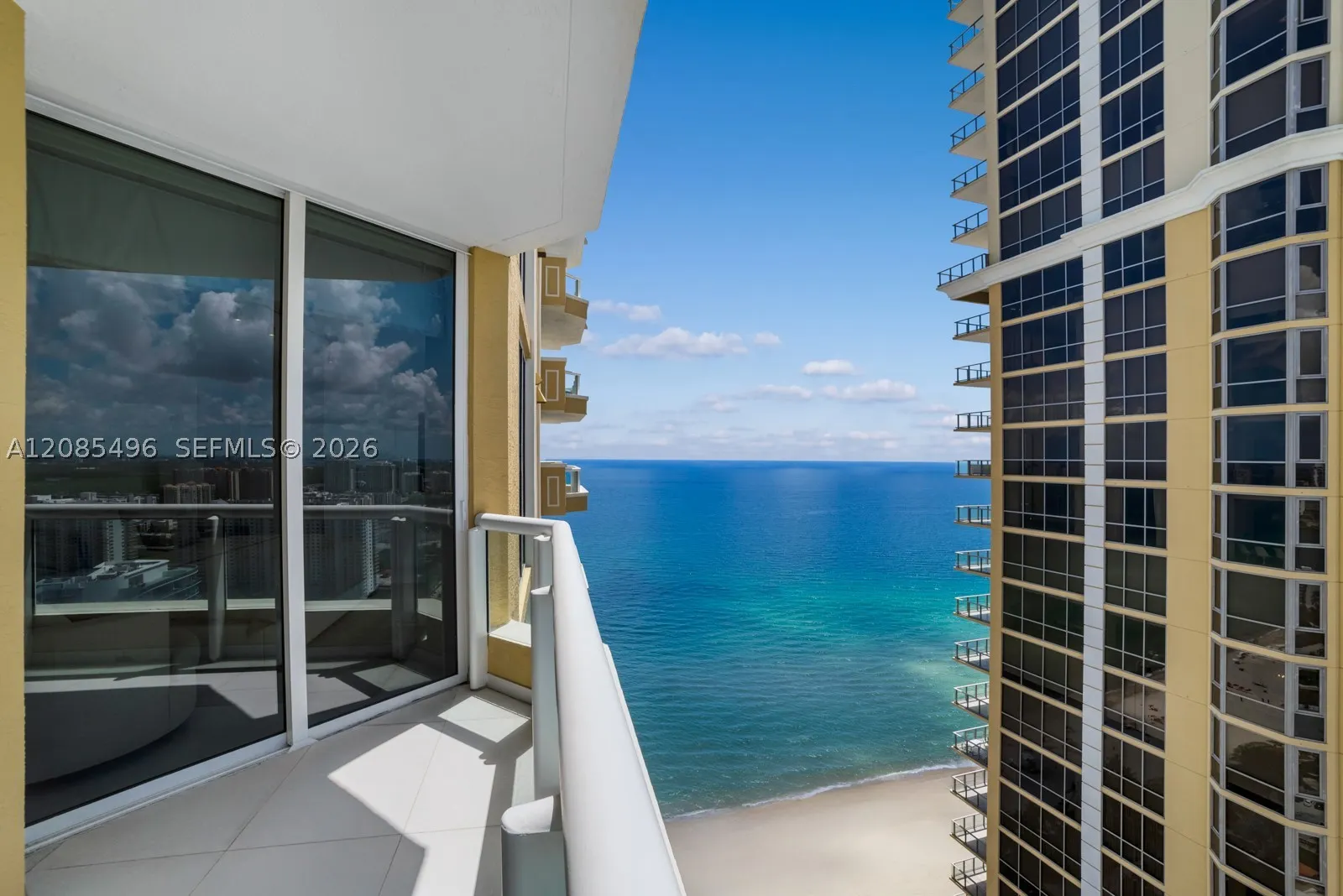 17875 Collins Ave #3406