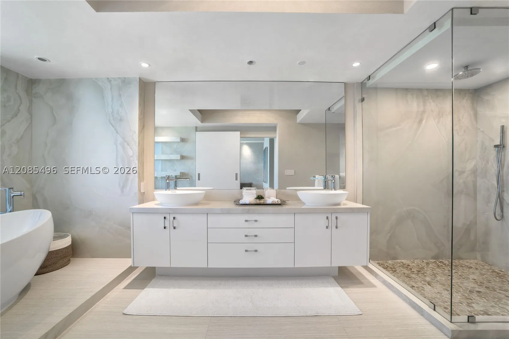 17875 Collins Ave #3406