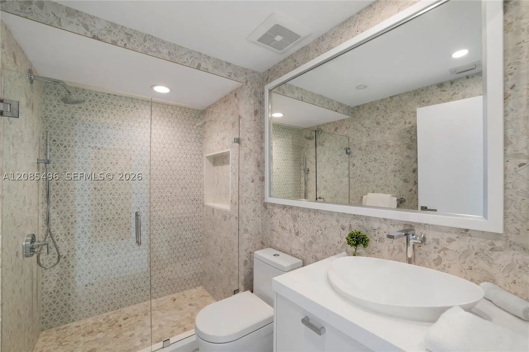 17875 Collins Ave #3406