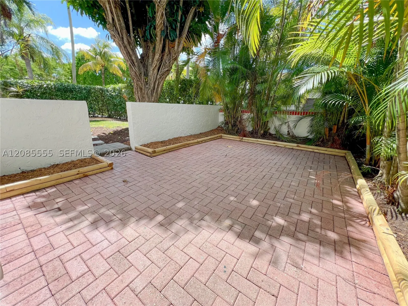1114 Columbus Blvd