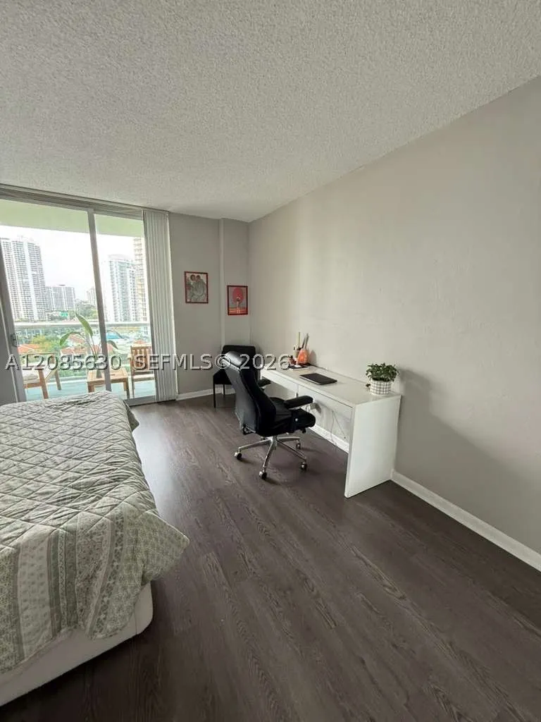 19390 Collins Ave #1217